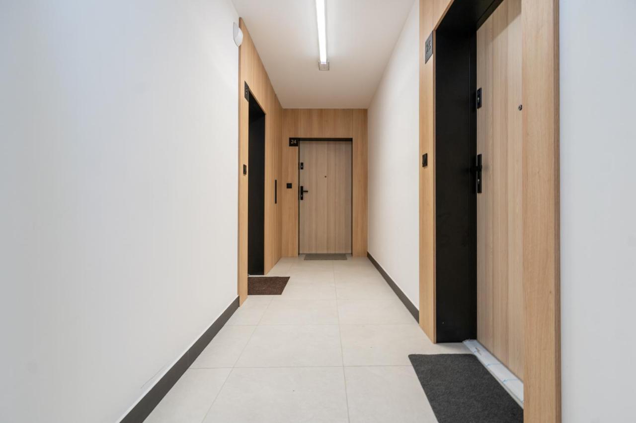 Lotte Apartment - Parking Podziemny, Osiedle Strzezone Gliwice Ngoại thất bức ảnh